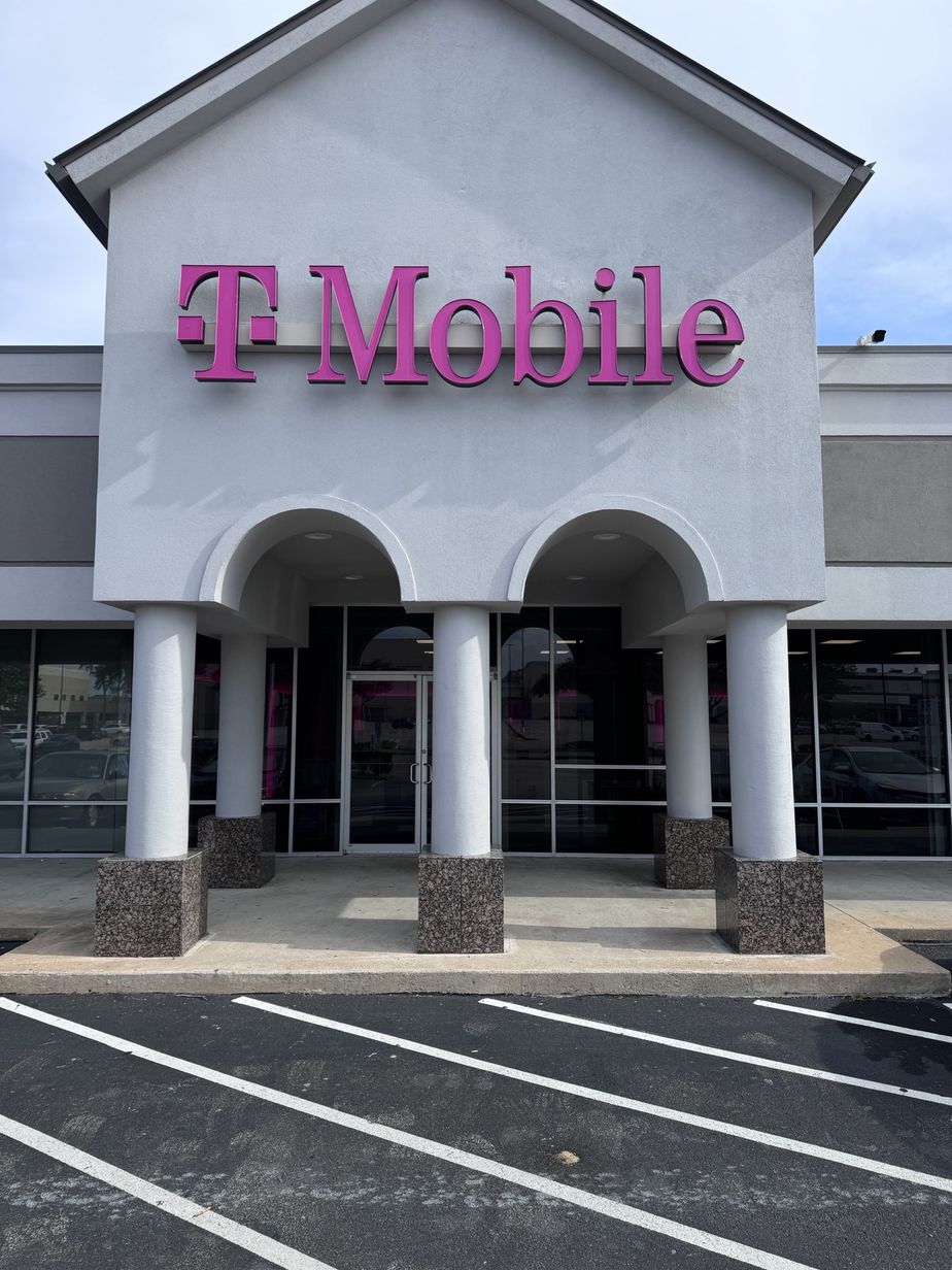 Exterior photo of T-Mobile Store at Meyerland Court, Houston, TX