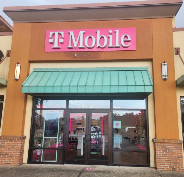 Exterior photo of T-Mobile Store at SR 200 & SW 95th Cir, Ocala, FL