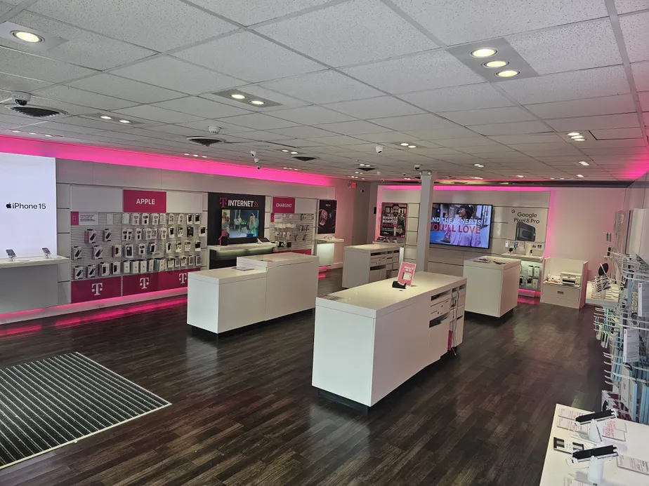  Interior photo of T-Mobile Store at N Broadway & Hamilton Pl, Tarrytown, NY 