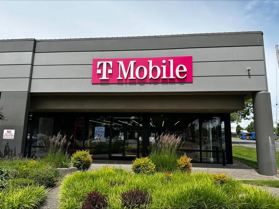  Exterior photo of T-Mobile Store at Southgate, Happy Valley, OR 