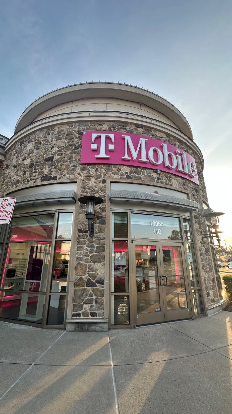 Exterior photo of T-Mobile Store at Fairfax Blvd & Main St, Fairfax, VA