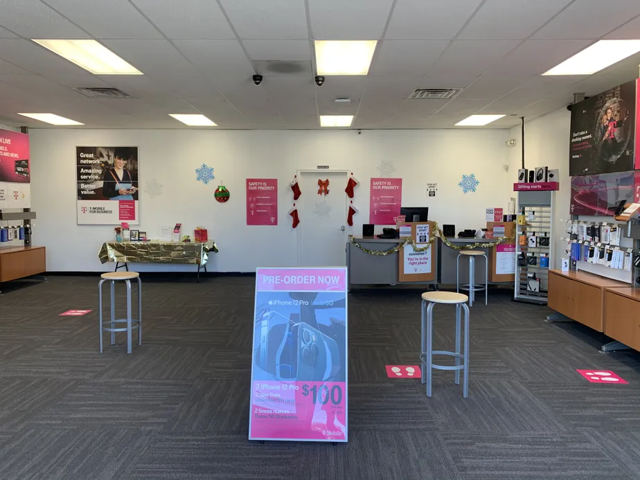  Interior photo of T-Mobile Store at N Maysville Ave & W Berkley St, South Zanesville, OH 