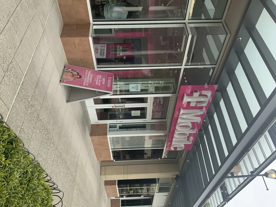 Exterior photo of T-Mobile Store at Redmond Town Center, Redmond, WA