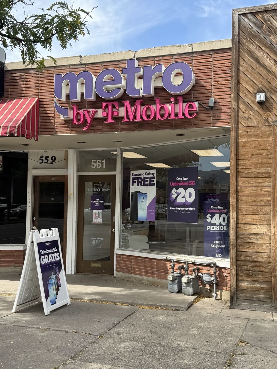 Metro by T-Mobile 561 N Main St - 561 N Main St 
