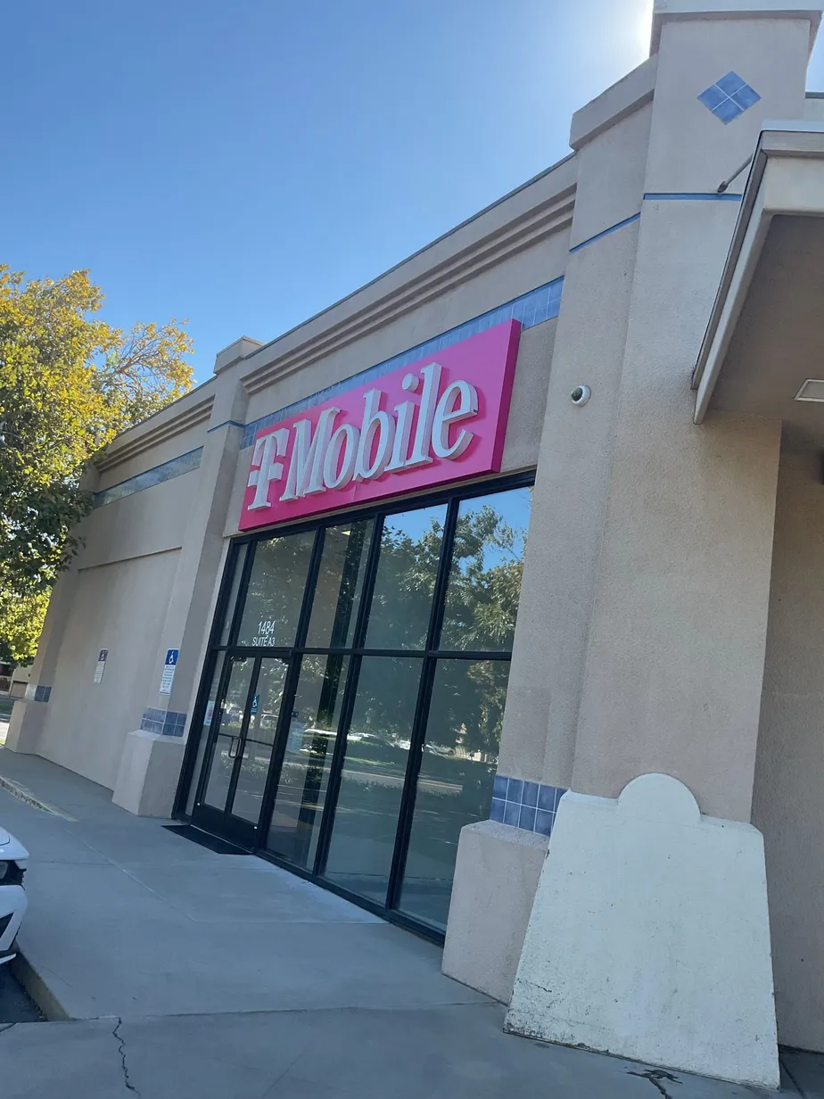  Exterior photo of T-Mobile Store at East F St & N Maag Ave, Oakdale, CA 