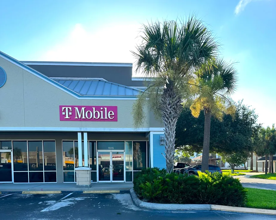 Foto del exterior de la tienda T-Mobile en Jax Beach, Jacksonville, FL