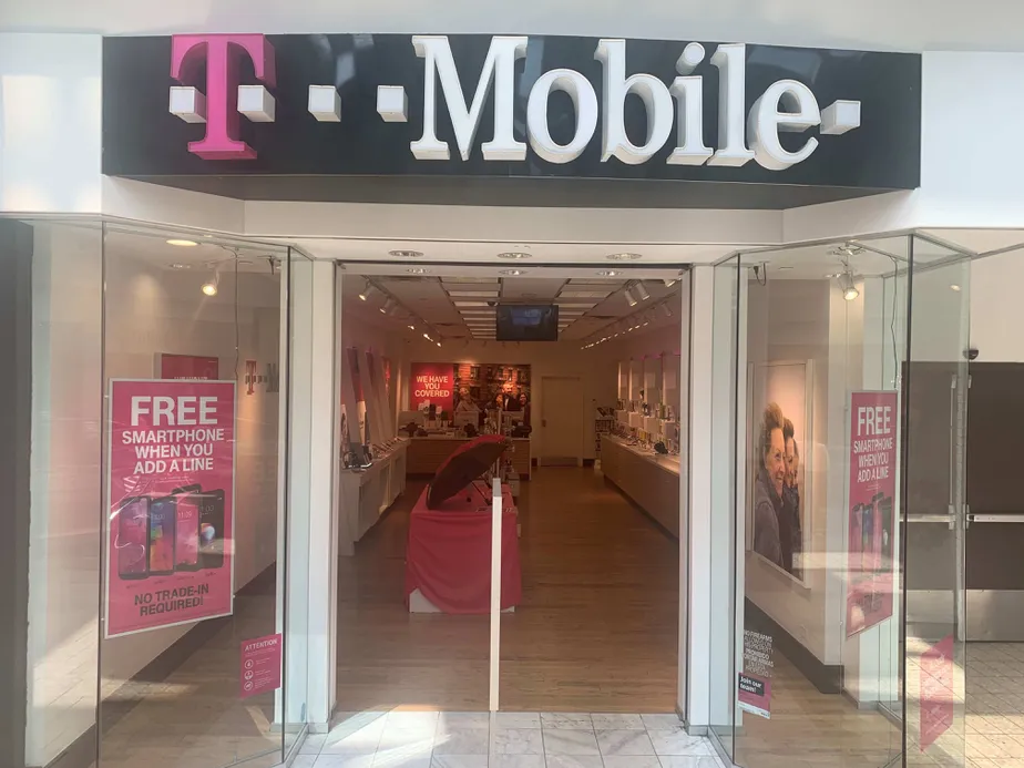 Exterior photo of T-Mobile store at Cherry Creek Shopping Center 3, Denver, CO