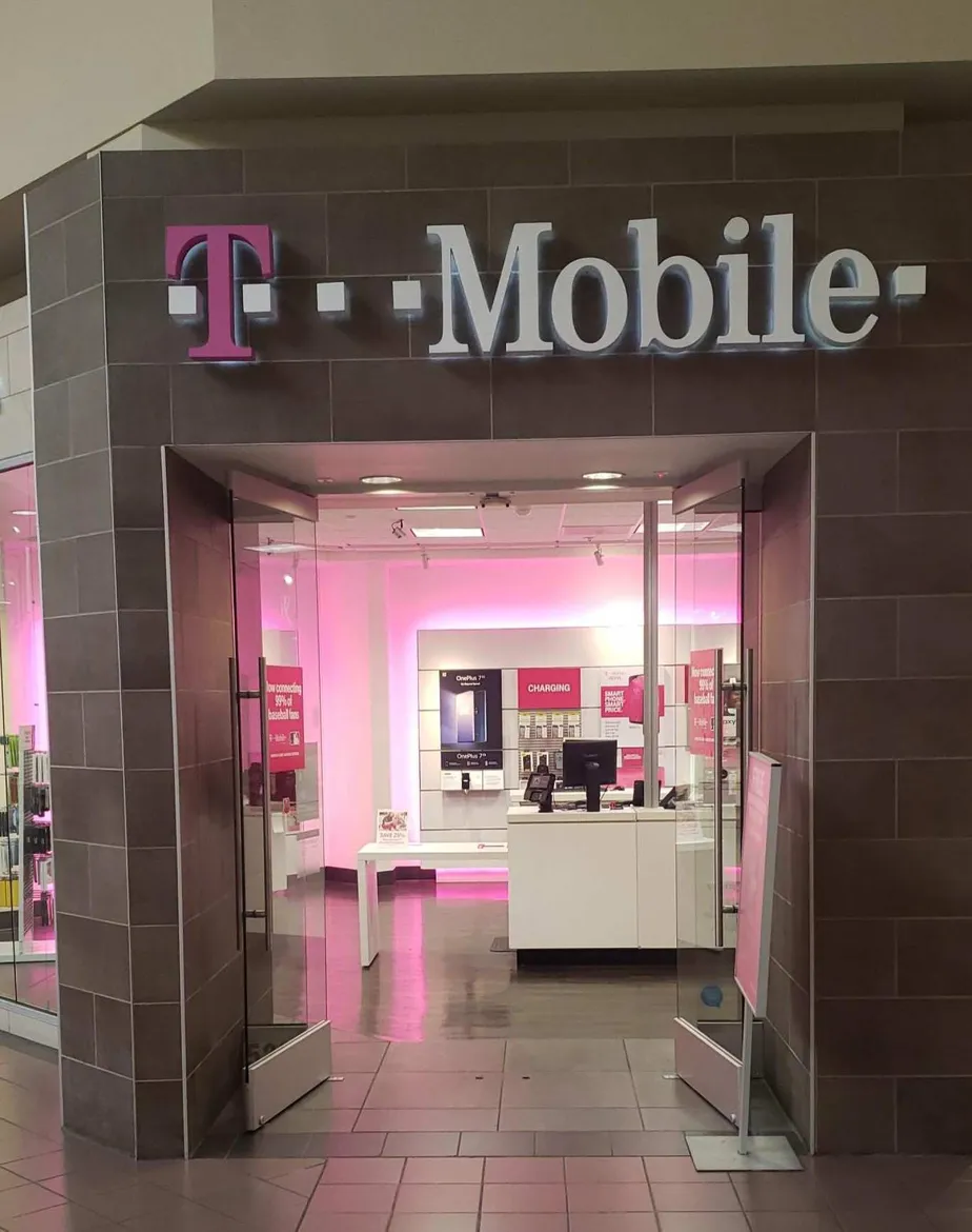  Exterior photo of T-Mobile store at Valley River Center 3, Eugene, OR 