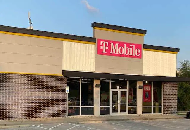 Exterior photo of T-Mobile store at Bardstown Rd & Beulah Church Rd, Louisville, KY