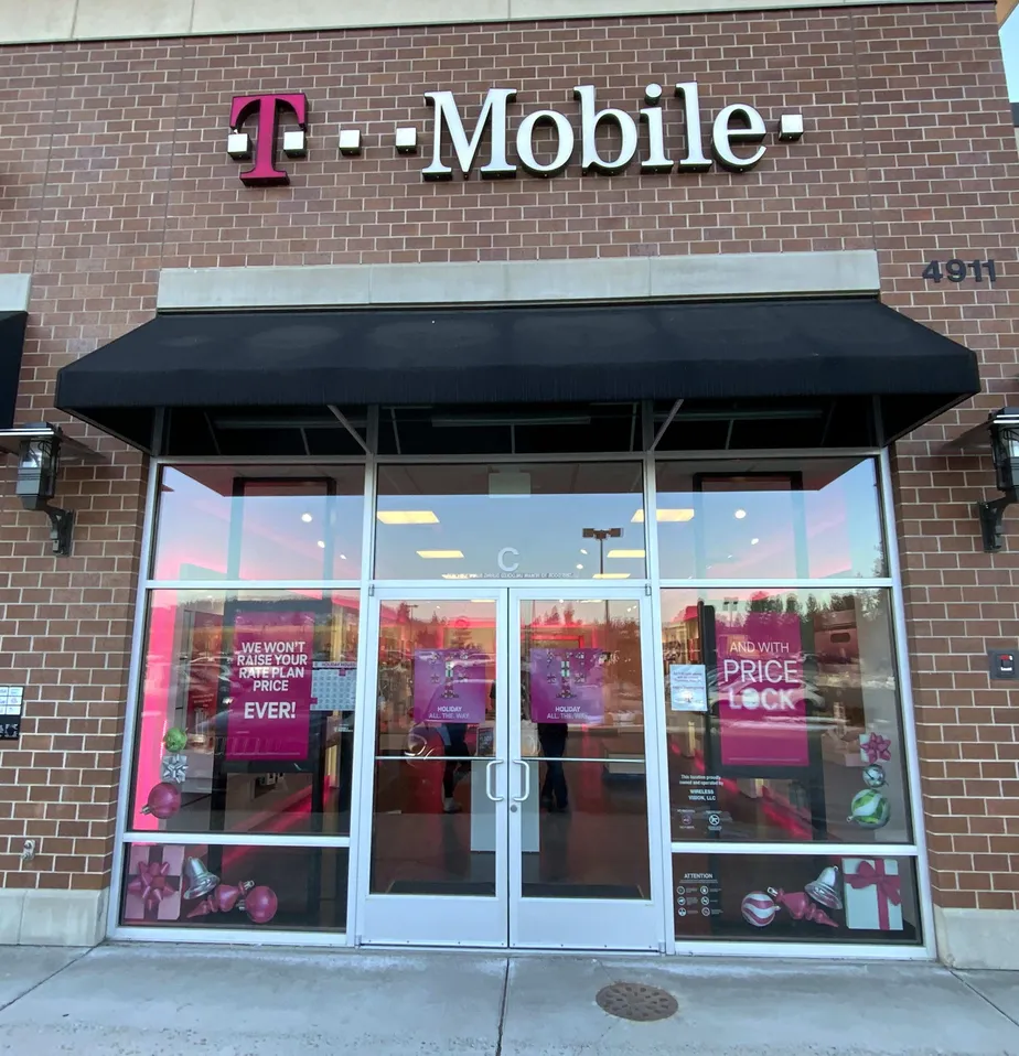 Exterior photo of T-Mobile Store at Palouse & Regal, Spokane, WA