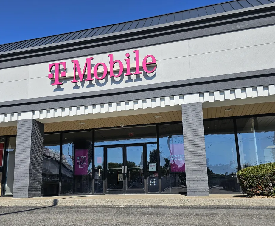 Exterior photo of T-Mobile Store at Mallory Lane & Seaboard Lane, Brentwood, TN