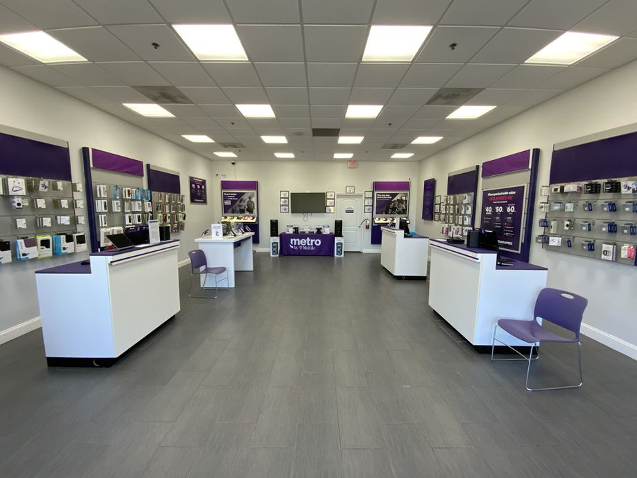 Metro by T-Mobile 2923 E Lee Ave - 2923 E Lee Ave 