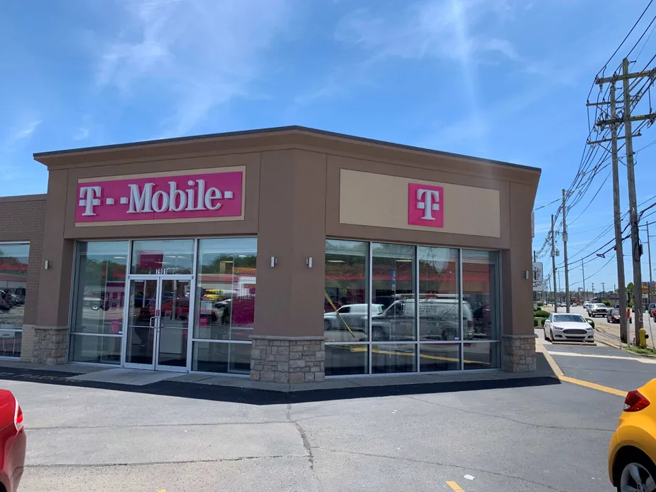 Exterior photo of T-Mobile store at Outer Loop & Preston Highway 2, Louisville, KY