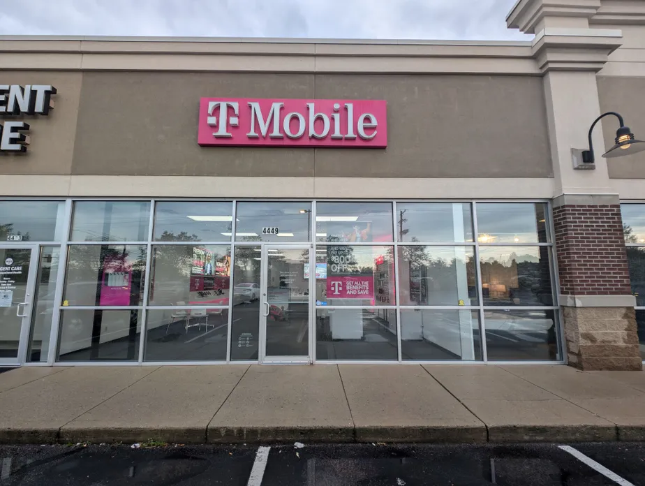  Exterior photo of T-Mobile Store at Feedwire Rd & Charles Dr, Centerville, OH 