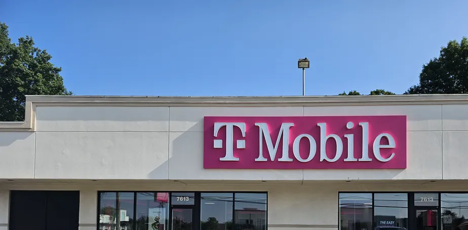 Exterior photo of T-Mobile Store at Shelbyville Rd & The Waterson, Louisville, KY
