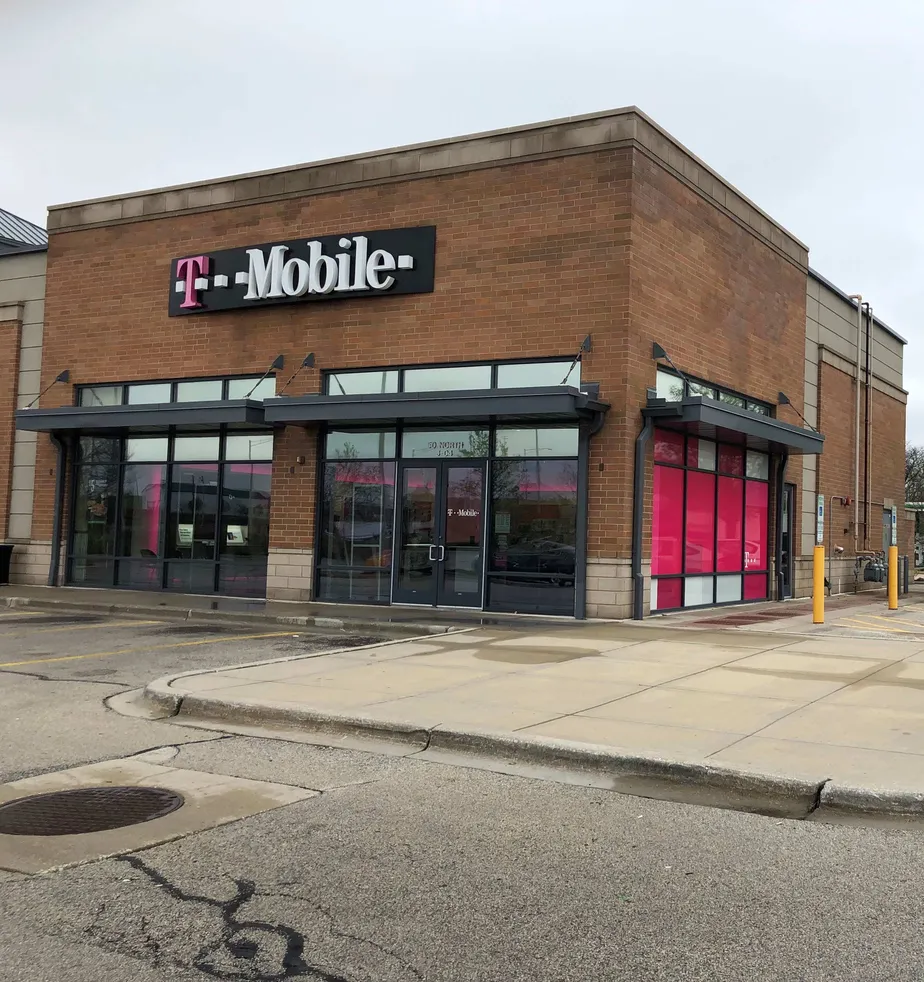 Exterior photo of T-Mobile store at Mannheim Rd & I-290, Hillside, IL