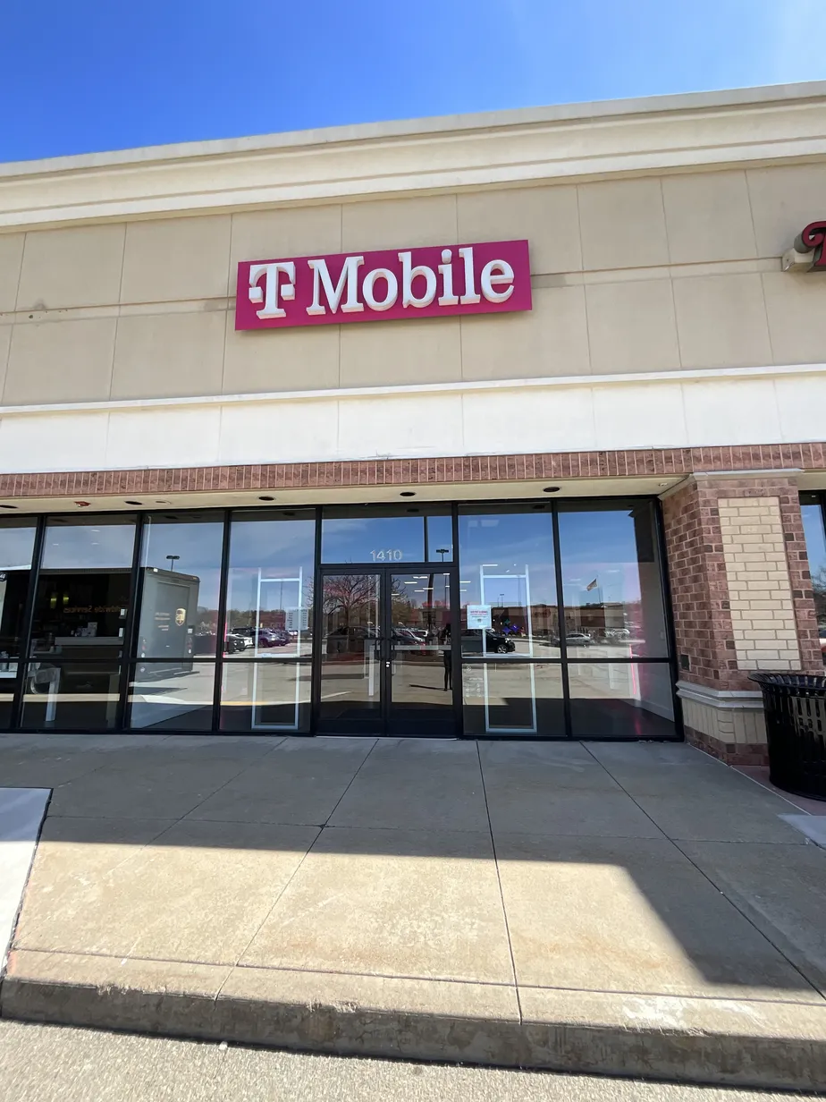 Exterior photo of T-Mobile Store at Rt 30 & Greengate, Greensburg, PA 