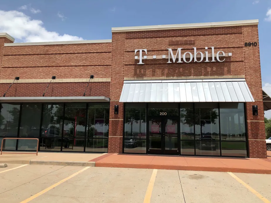 Exterior photo of T-Mobile store at 121 & Custer, Mckinney, TX