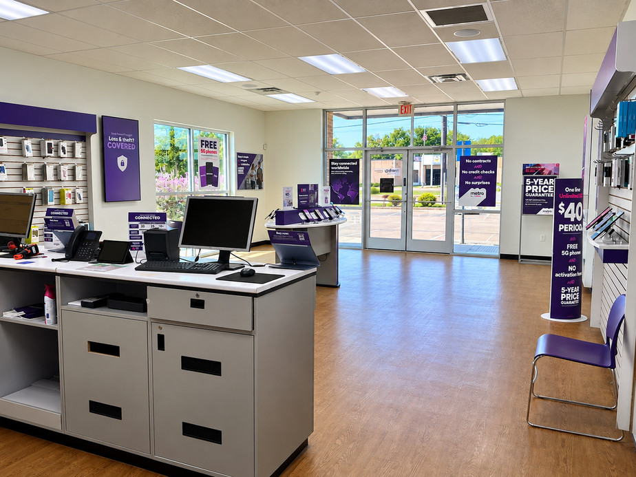 Metro by T-Mobile 7701 Crowley Rd - 7701 Crowley Rd 