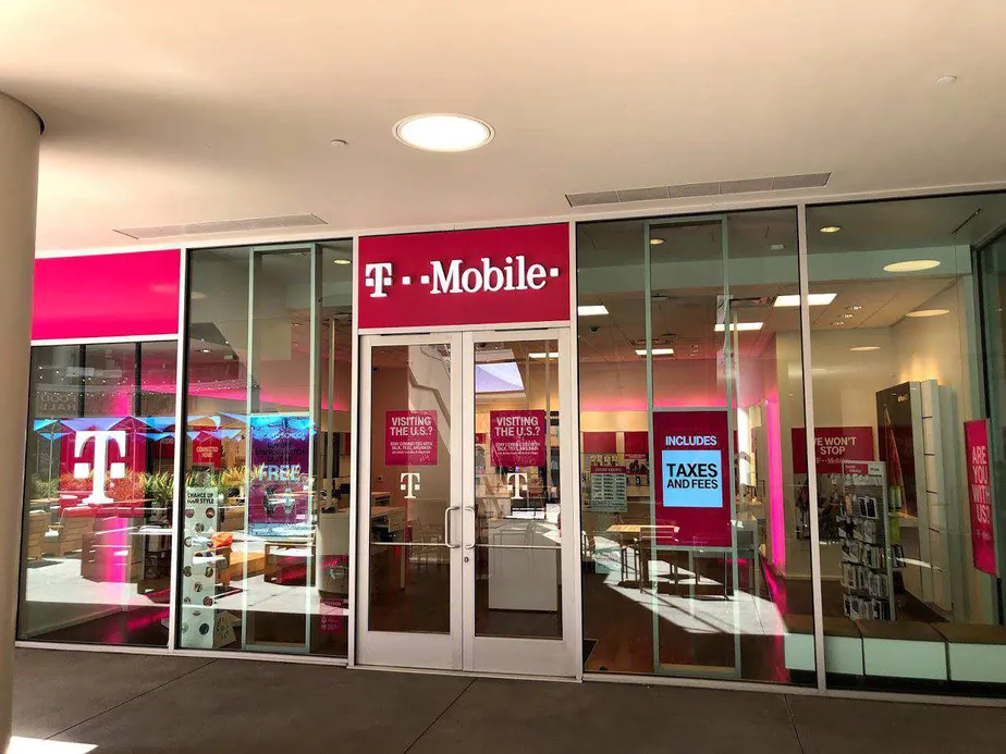 Exterior photo of T-Mobile store at Fig & 7th, Los Angeles, CA