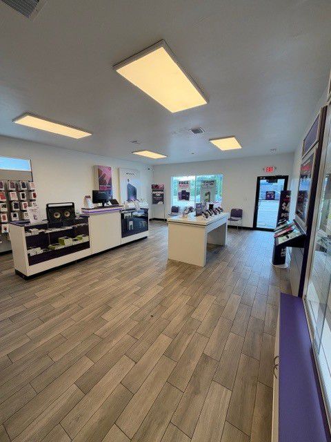 Metro by T-Mobile 1240 S MILITARY Trail - 1240 S MILITARY Trail 