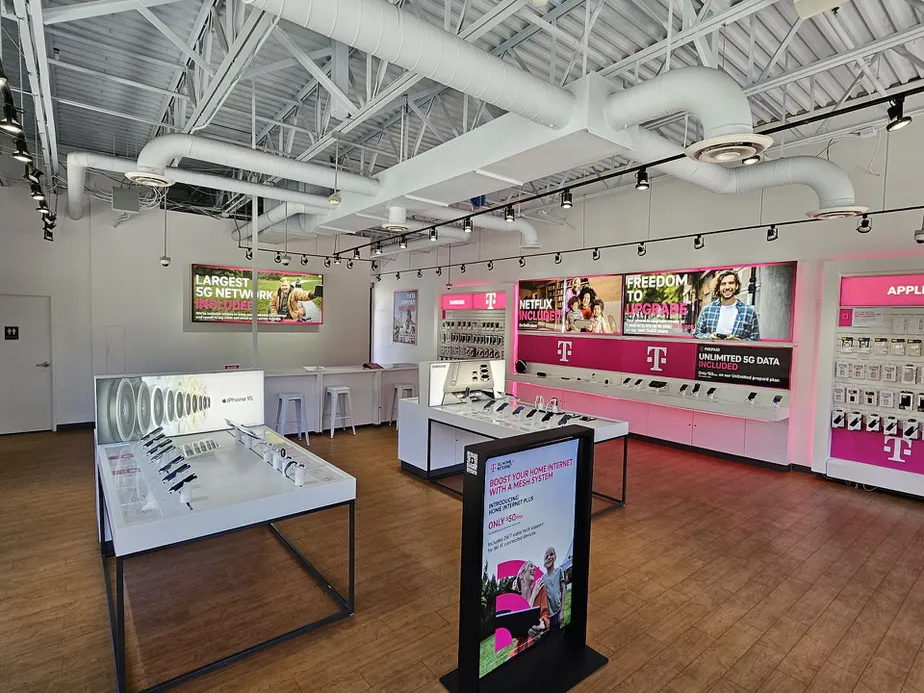  Interior photo of T-Mobile Store at Market St & Wulfson Rd, Glenwood Springs, CO 