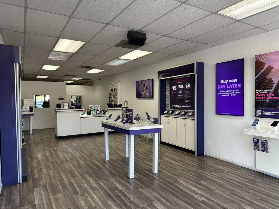 Metro by T-Mobile 1110 Huntington Dr - 1110 Huntington Dr