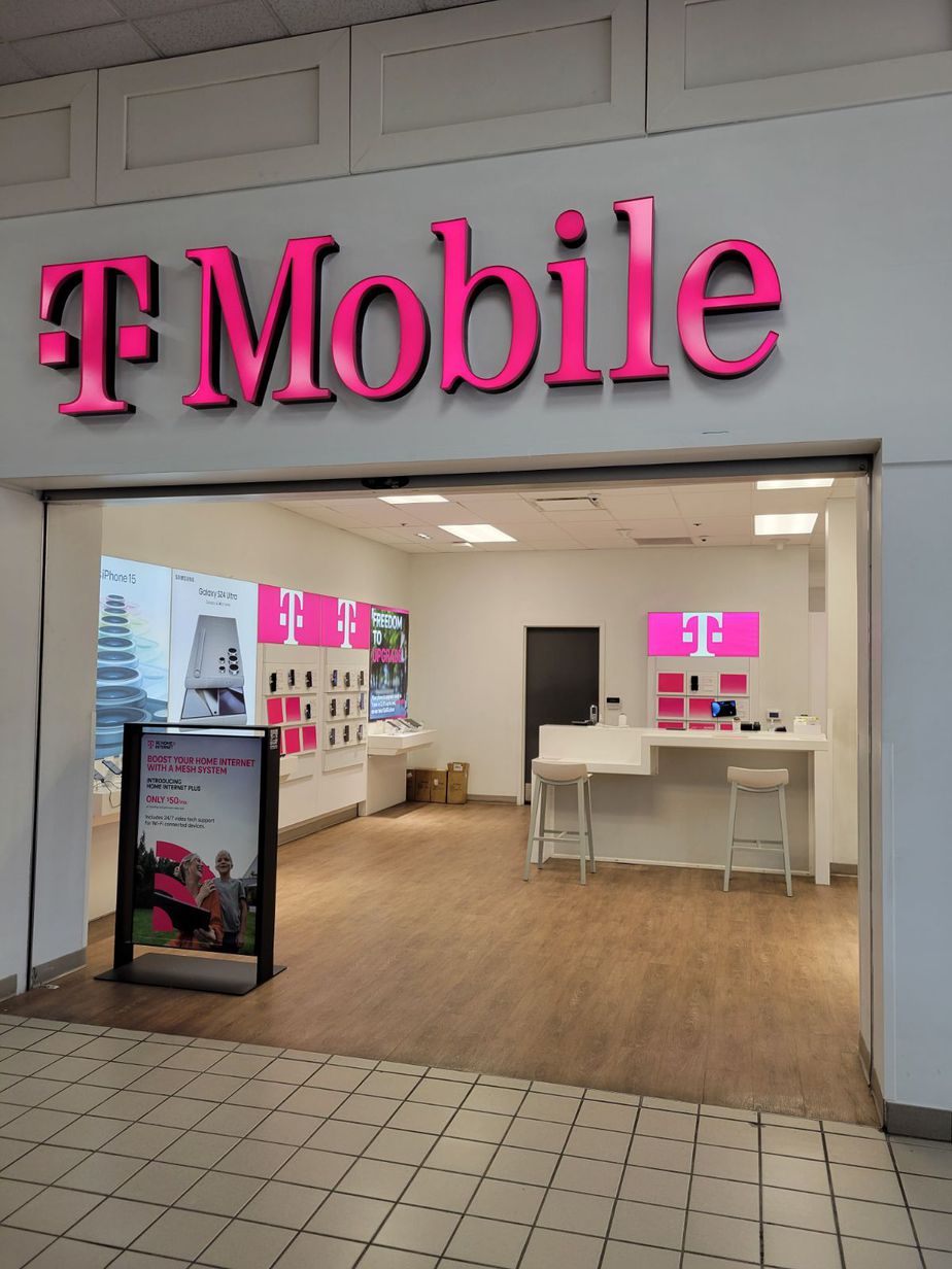  Exterior photo of T-Mobile Store at South Mall, Allentown, PA 