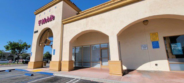Exterior photo of T-Mobile Store at Bristol & 17th, Santa Ana, CA