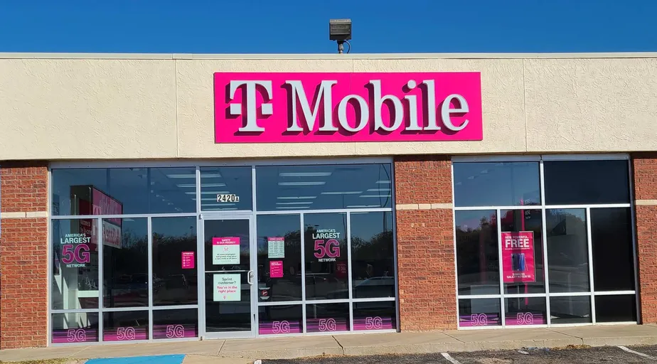 Exterior photo of T-Mobile store at 19th St & Ave Y 2, Lubbock, TX