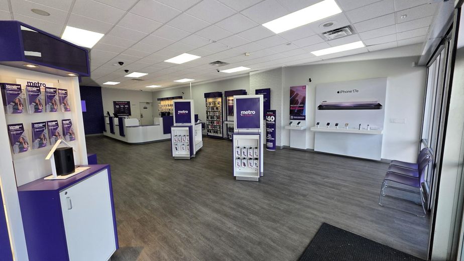 Metro by T-Mobile 818 E. Abram St - 818 E. Abram St 