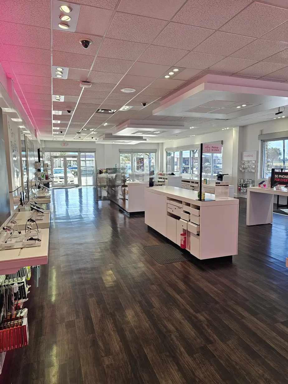  Interior photo of T-Mobile Store at Camp Wisdom-GP, Grand Prairie, TX 