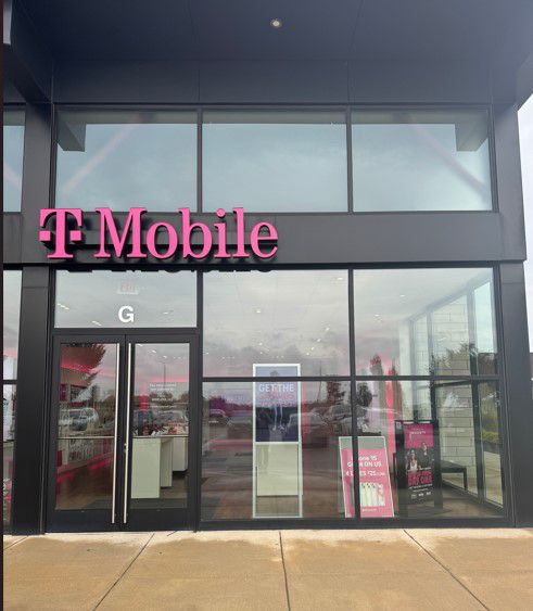 Exterior photo of T-Mobile Store at Campus Pkwy & Boden Pkwy, Noblesville, IN