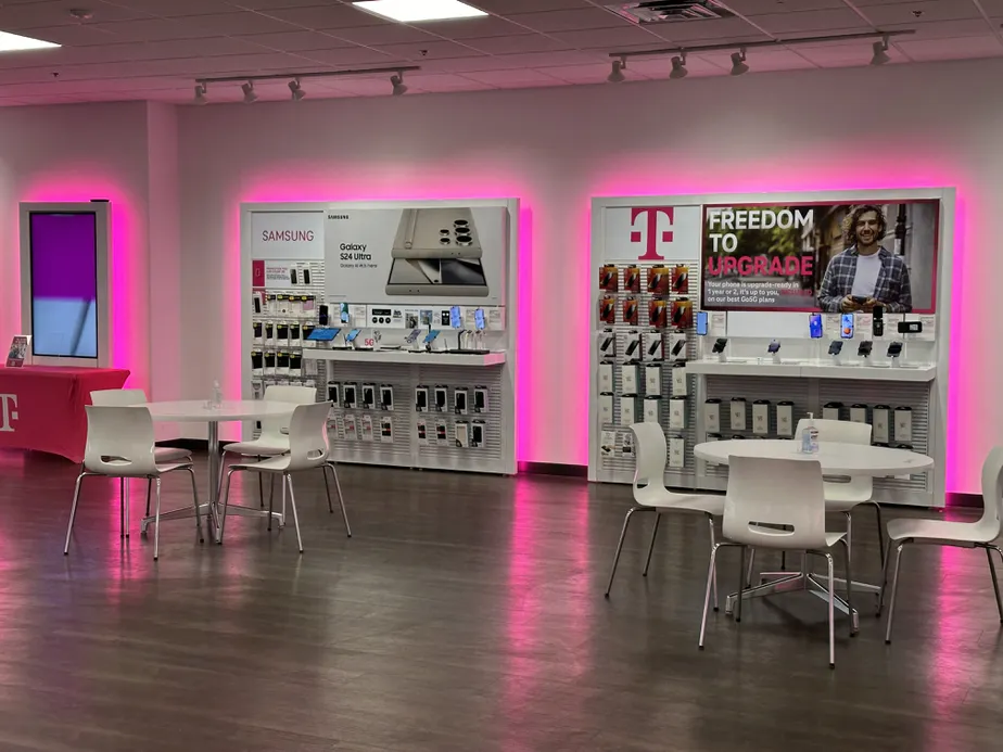  Interior photo of T-Mobile Store at W Broadway & Highland Dr, Columbia, MO 