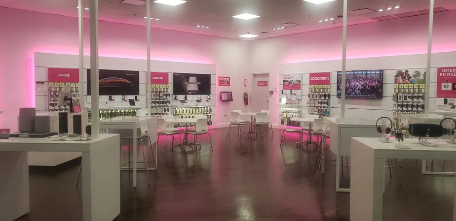  Interior photo of T-Mobile Store at Plaza Del Sol, Bayamon, PR 