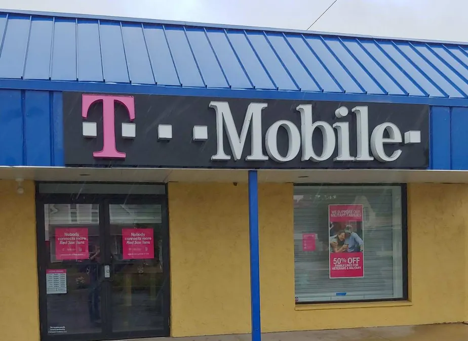 Exterior photo of T-Mobile Store at Park Ave & Parker St, Worcester, MA