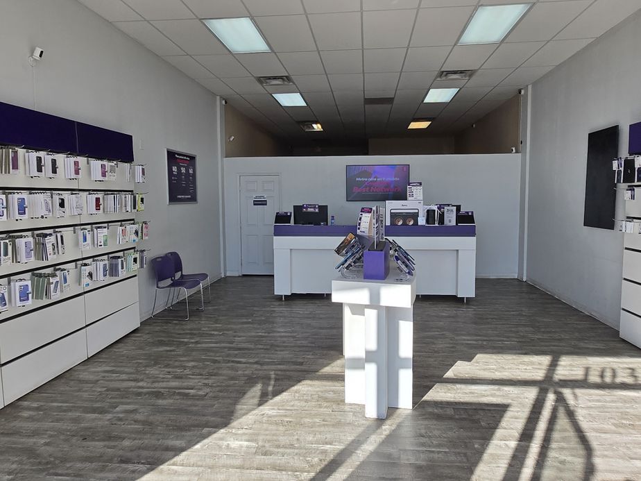 Metro by T-Mobile 8899 Alameda Ave - 8899 Alameda Ave 