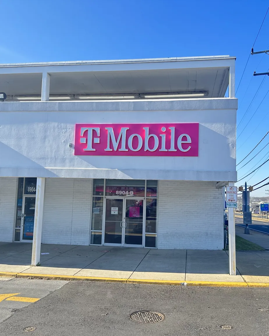 Exterior photo of T-Mobile Store at Greenbelt & 62nd, Berwyn Heights, MD
