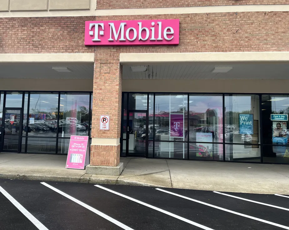  Exterior photo of T-Mobile Store at Ky-53 & Cherrywood Dr, La Grange, KY 