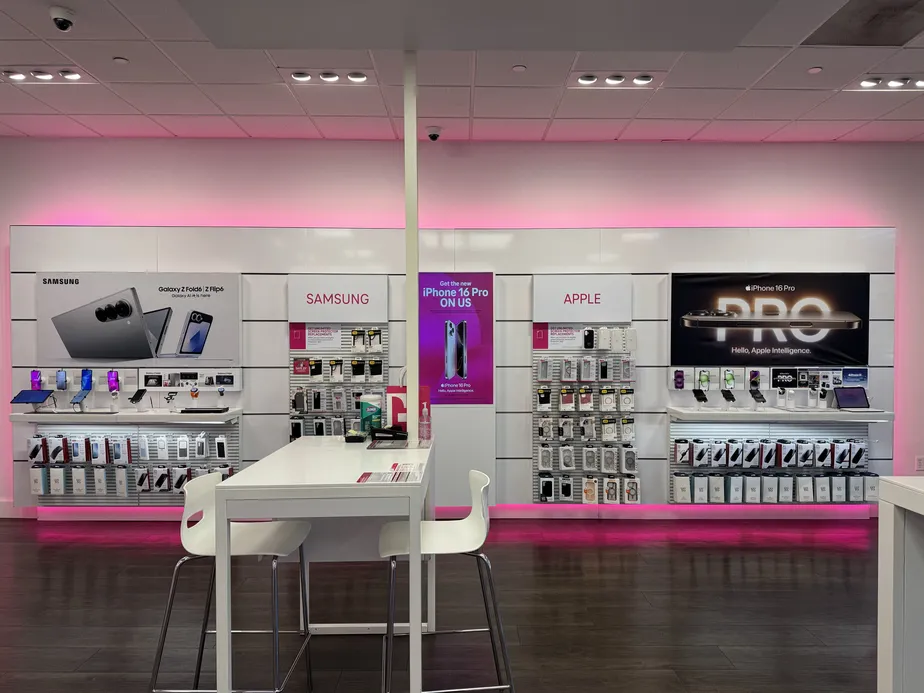  Interior photo of T-Mobile Store at Beverly Blvd & Detroit, Los Angeles, CA 