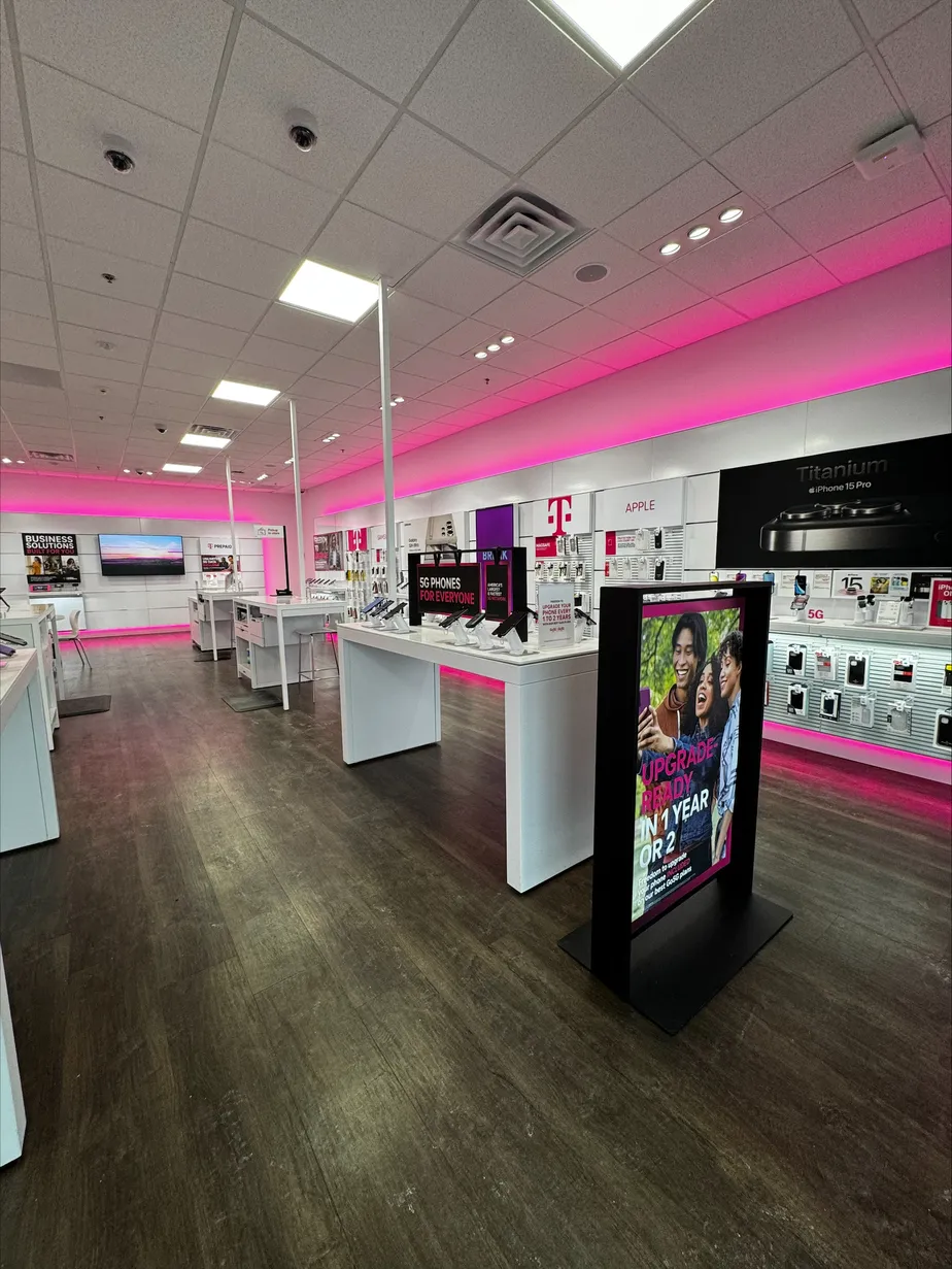 Foto del interior de la tienda T-Mobile en Dolson Ave, Middletown, NY