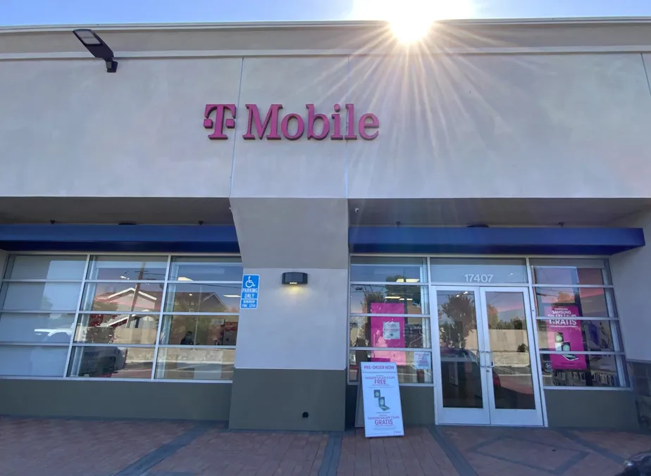 Exterior photo of T-Mobile Store at Crenshaw & Artesia, Torrance, CA