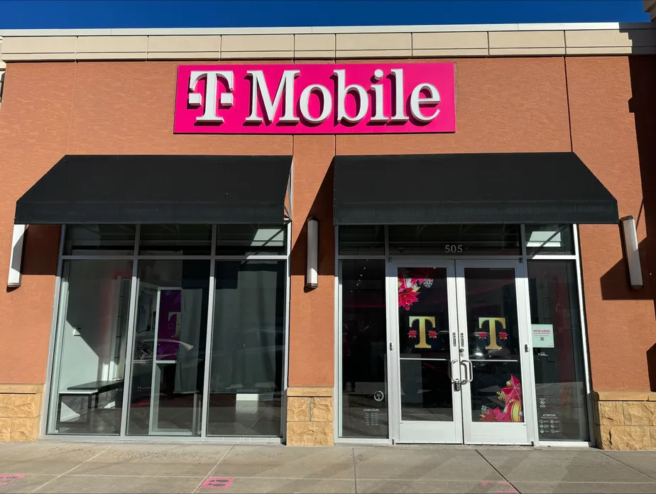 Exterior photo of T-Mobile Store at University Blvd & Arapahoe Rd, Centennial, CO