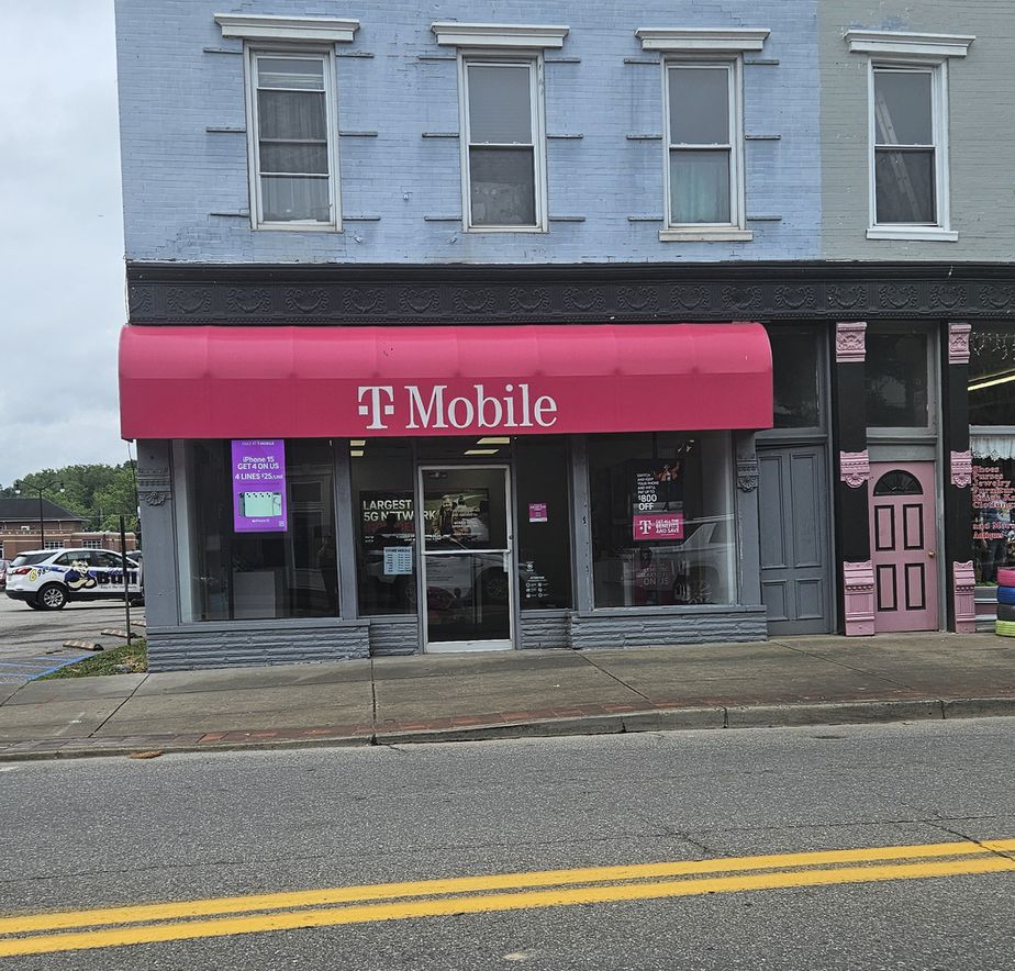 Exterior photo of T-Mobile Store at Main & Court, Ripley, WV