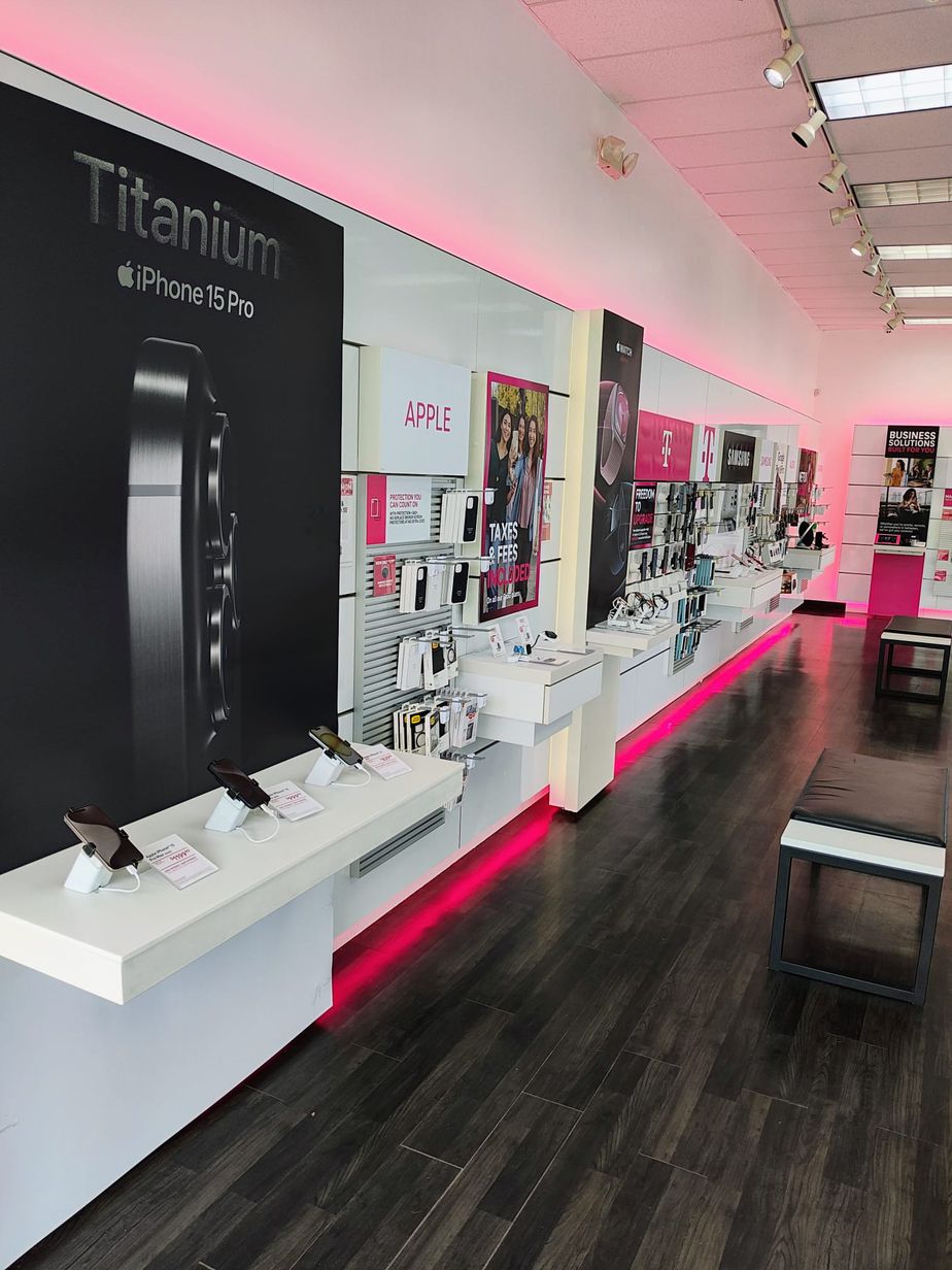 Interior photo of T-Mobile Store at Ridge & Broad, Griffith, IN