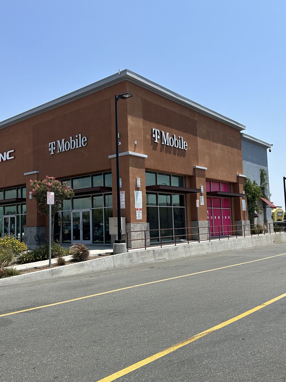 Exterior photo of T-Mobile Store at Riverside & San Bernardino, Rialto, CA