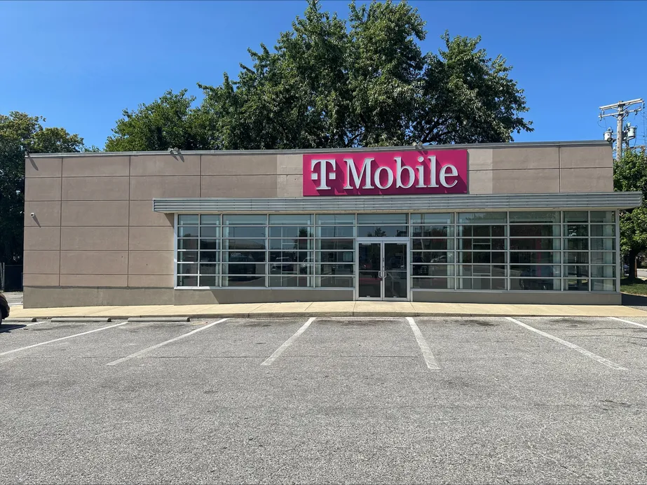  Exterior photo of T-Mobile Store at Fallstaff Shopping Center, Baltimore, MD 