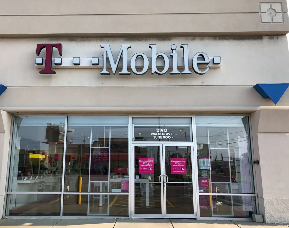 Foto del exterior de la tienda T-Mobile en Walden & Union, Cheektowaga, NY