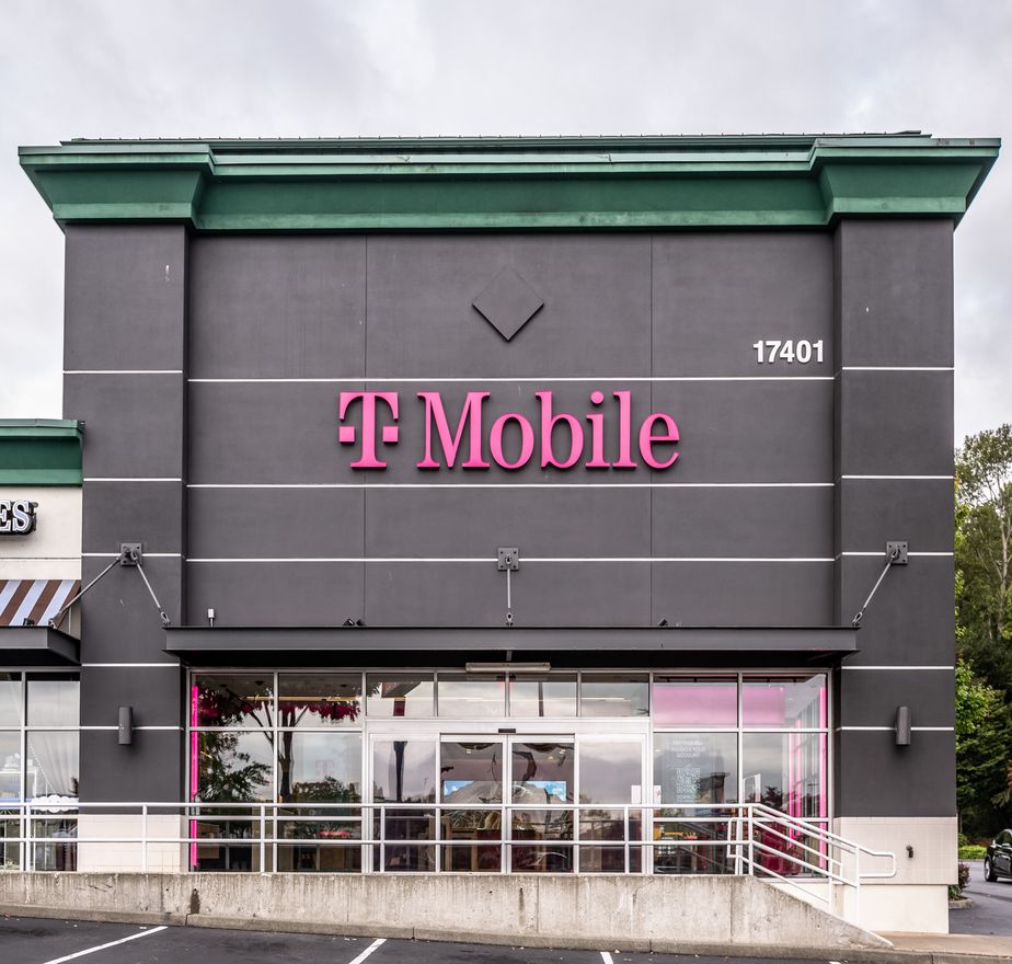Exterior photo of T-Mobile Store at Southcenter Pkwy & Minkler Blvd, Tukwila, WA