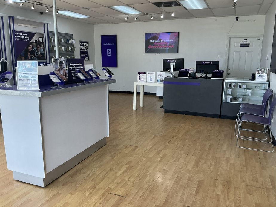 Metro by T-Mobile 542 S Mason Rd - 542 S Mason Rd 